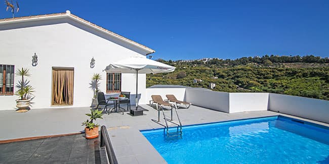 Pool aus anderer Perspektive